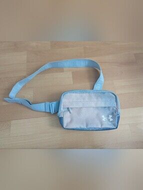 Small Under Armour Light Blue Crossbody Bag x1